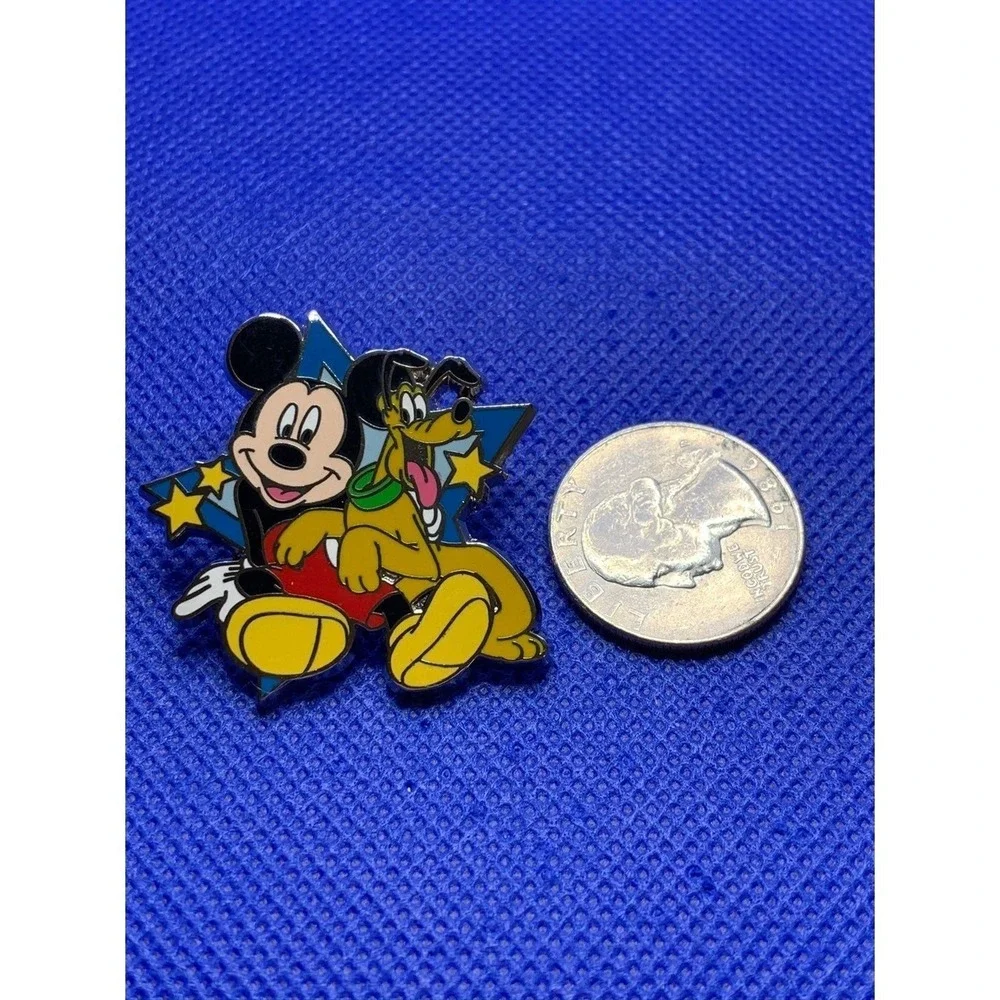 2014 Mickey Mouse Pluto Disney pin Starter Set Pin My First Pins Lanyard